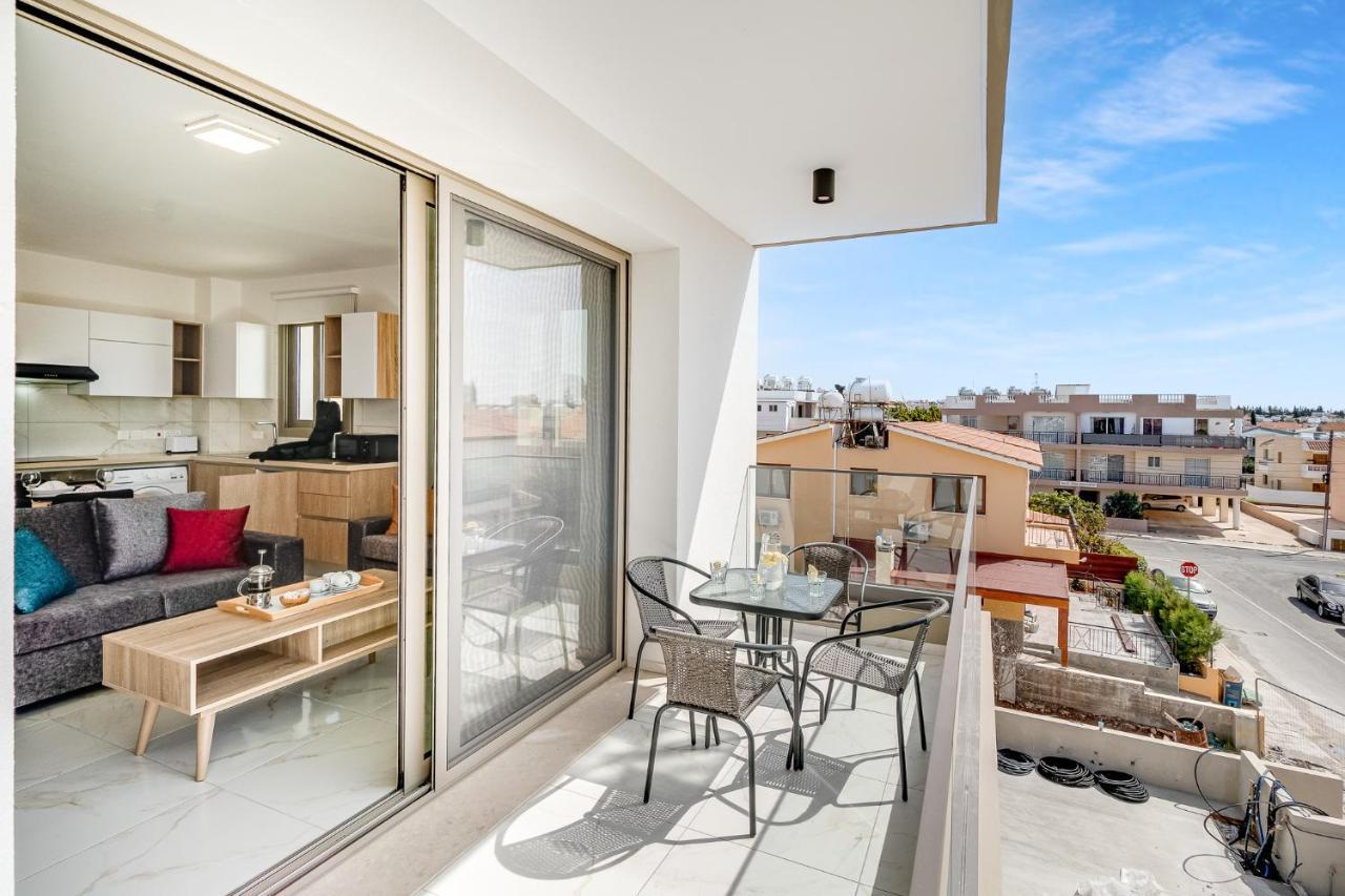 Adolina Apartments By Ezoria Villas Paphos Exterior foto